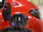 EÚ varuje USA, že sa kráti čas na vyriešenie sporu okolo podpory elektromobilov