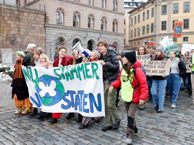 Mladí aktivisti žalujú štát za neriešenie klimatických otázok