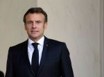 Macron chce hovoriť s Bidenom o obavách EÚ
