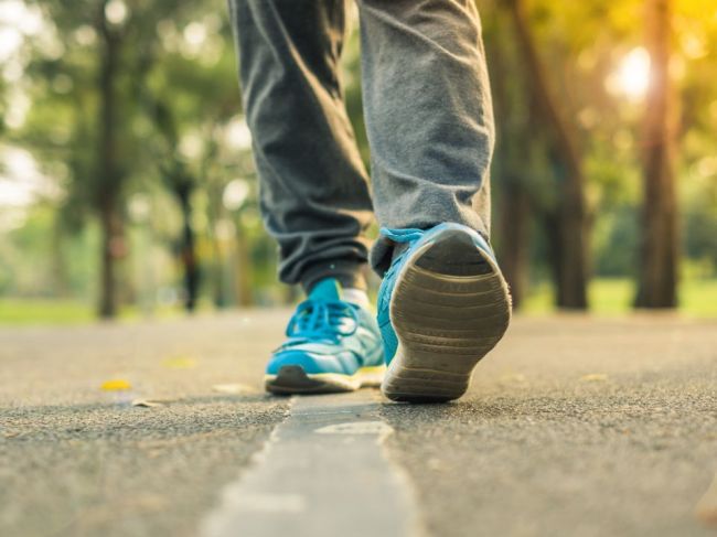 6 výhod rannej prechádzky: Začnite kráčať už dnes