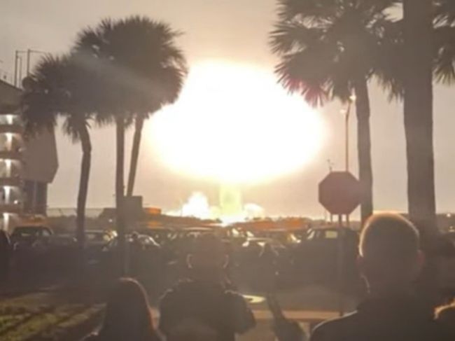 Video: Raketa premenila noc na deň, toto zachytili na Floride