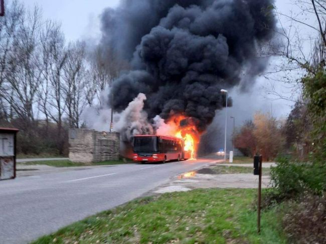 V Bratislave vzbĺkol autobus MHD