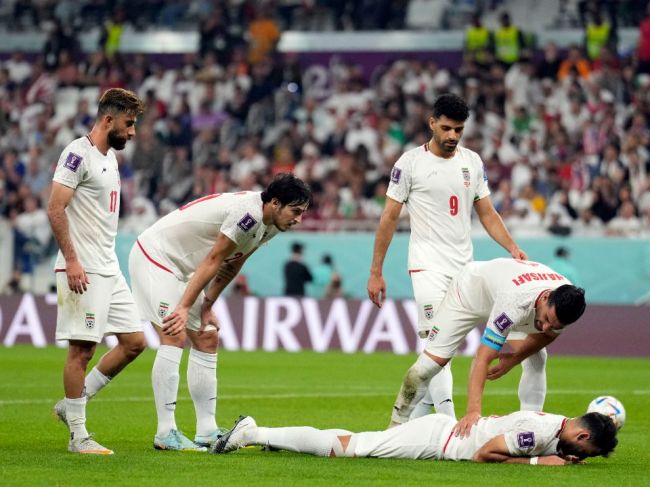 CNN: Irán sa futbalovým reprezentantom vyhráža mučením príbuzných