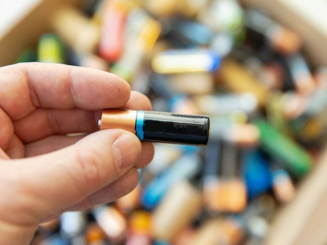 ​Batérie v žiadnom prípade nehádžte do zmesového odpadu! Príklad z Británie hovorí za všetko