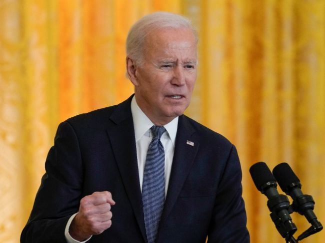 Biden je pripravený sadnúť si s Putinom za rokovací stôl. Musia však skončiť jatky na Ukrajine