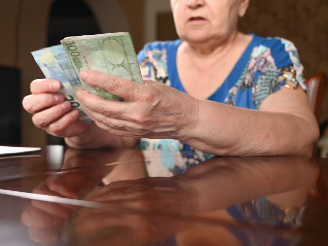 Sociálna poisťovňa začína vyplácať 14. dôchodok, takáto je najvyššia suma