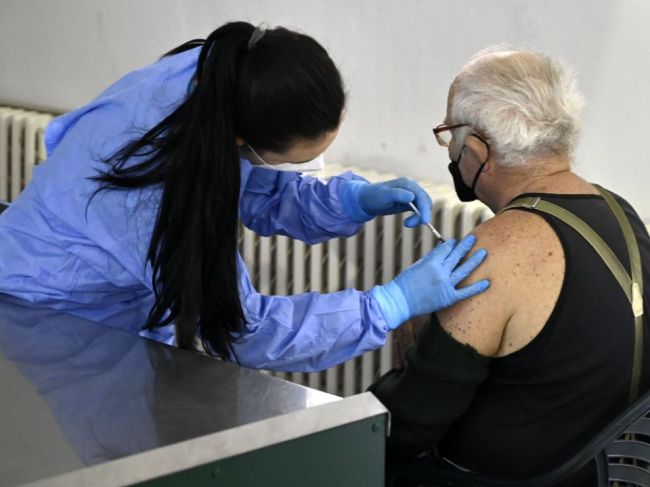Vakcínou adaptovanou na omikron sa na Slovensku zaočkovalo vyše 43.900 osôb