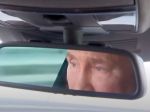 VIDEO: Putin si sadol za volant auta, toto chcel vidieť na vlastné oči