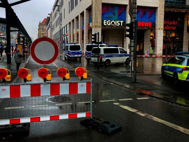 Streľba v nákupnom centre: Páchateľ držal rukojemníkov