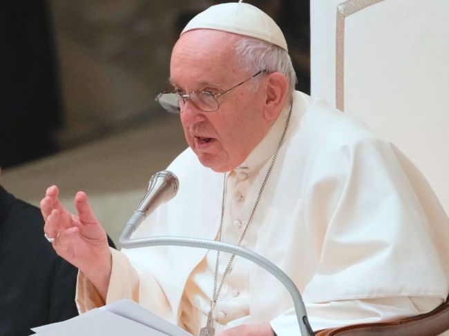 Vatikán sa ospravedlnil Moskve za pápežove slová o ruskej krutosti na Ukrajine