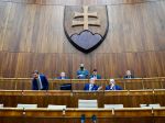 Schôdza NR SR má pokračovať v pondelok, otázny je osud rozpočtu a zmeny ústavy