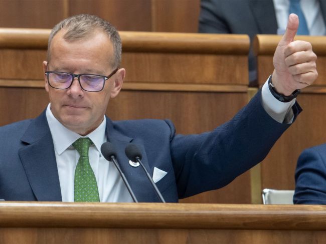 Kollár pripúšťa, že by mohla vzniknúť nová parlamentná "76"