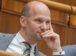 Grendel prerušil rokovanie parlamentu, prepadli ďalšie body programu