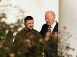 Zelenskyj poďakoval Američanom za podporu, Bidenovi odovzdal vojenskú medailu