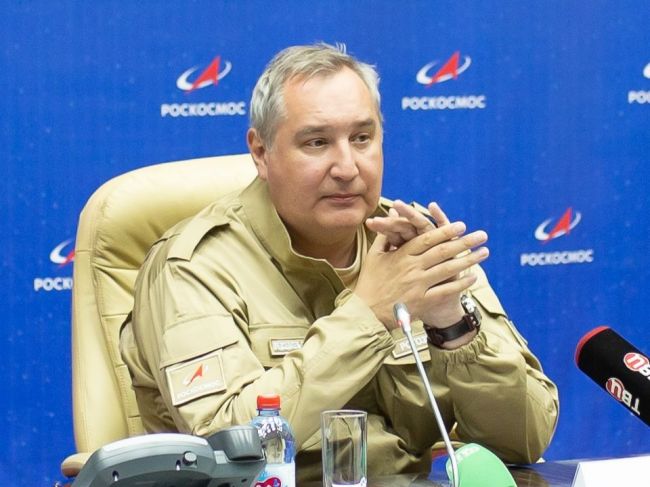 Pri ostreľovaní v Donbase utrpel zranenia bývalý šéf Roskosmosu Rogozin