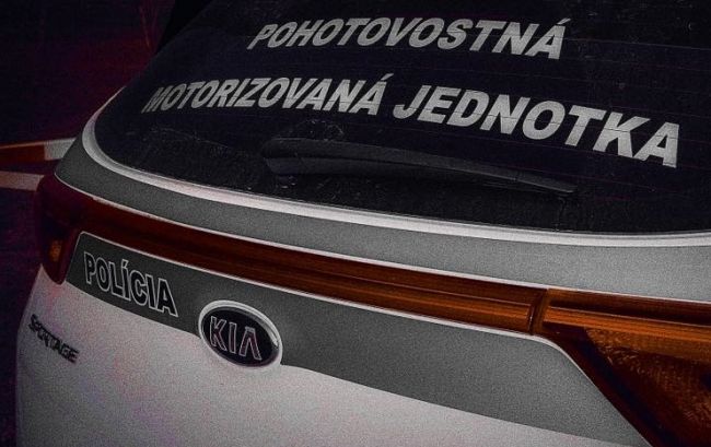 Dezorientovaný muž odmietal opustiť svoj horiaci dom, museli zasiahnuť policajti