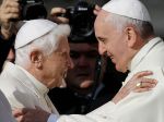 Benedikt XVI. bol rozhodnutý odstúpiť už v roku 2012,  prezradil jeho bývalý tajomník