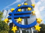 Eurozóna potrebuje ďalšie opatrenia na obmedzenie inflačných očakávaní