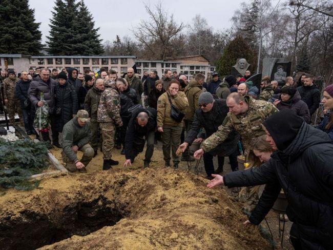 Ukrajinská polícia tvrdí, že v okolí Charkova objavila 25 ruských mučiarní