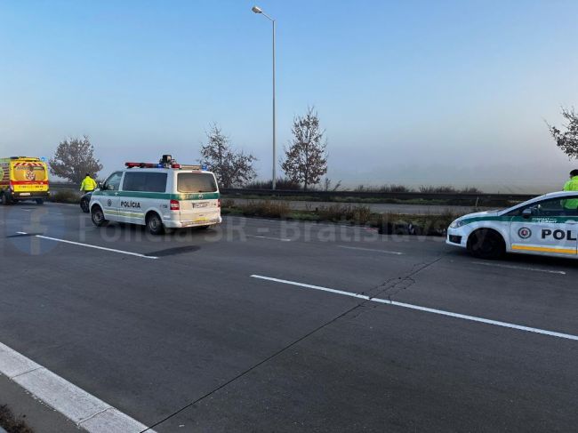 Na vozovke našli mŕtvu osobu, prípad vyšetruje polícia