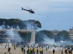 Útok na vládne budovy: Brazílska polícia zatkla stovky osôb