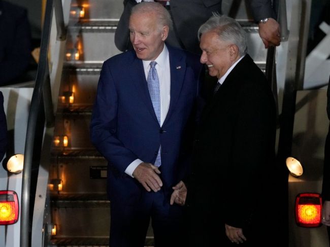 Biden pricestoval do Mexika, kde sa zúčastní na summite severoamerických lídrov