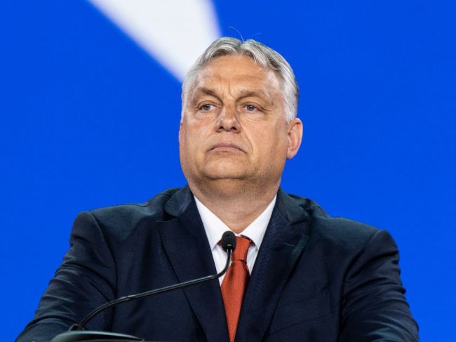 Orbán zablahoželal Babišovi k oslobodzujúcemu rozsudku: Bojuj ďalej!