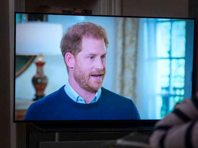 Princ Harry priznáva, že stále spochybňuje podľa neho nevysvetliteľnú smrť princeznej Diany