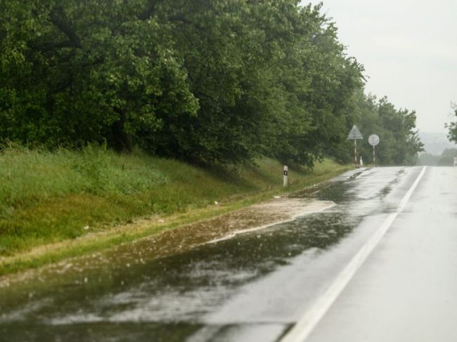 V okolí Prievidze a Levíc vyhlásili výstrahu 2. stupňa pred povodňou