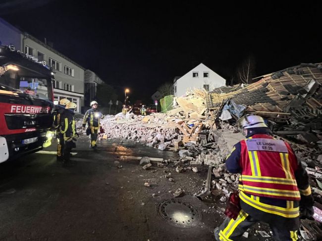 Po výbuchu sa zrútil bytový dom v nemeckom meste Bochum, zahynula žena