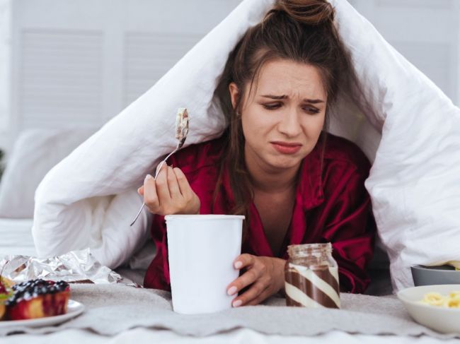 Emocionálne jedenie škodí srdcu. Dôvodom však nie sú vysoké kalórie