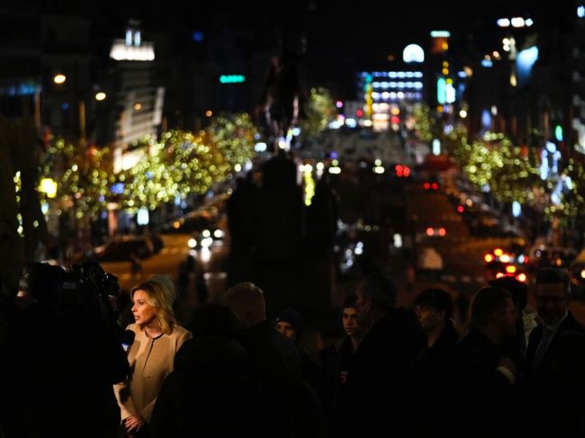 Obyvatelia Česka si dnes budú v prvom kole voliť novú hlavu štátu