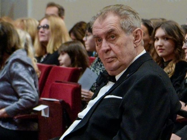 Vojak nemá byť prezidentom, Babiš má jasnú výhodu, tvrdí Zeman