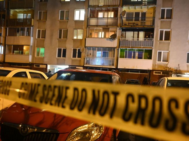 V Michalovciach našli v byte štyri mŕtve osoby, za tragédiou je údajne streľba