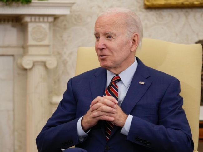 Biden haváriu vrtuľníka na Ukrajine označil za srdcervúcu tragédiu