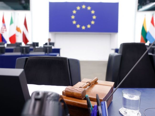 Europarlament žiada ďalšie sankcie proti iránskemu režimu