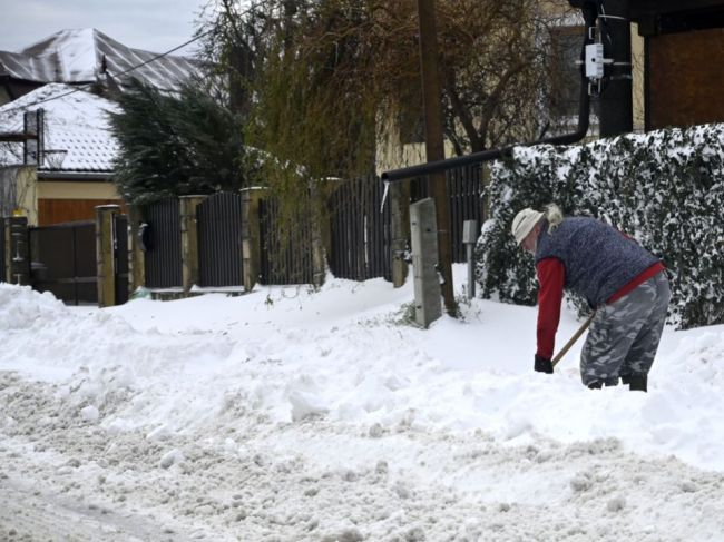 Kalamita na strednom Slovensku sa zhoršila, bez prúdu je 6000 odberateľov