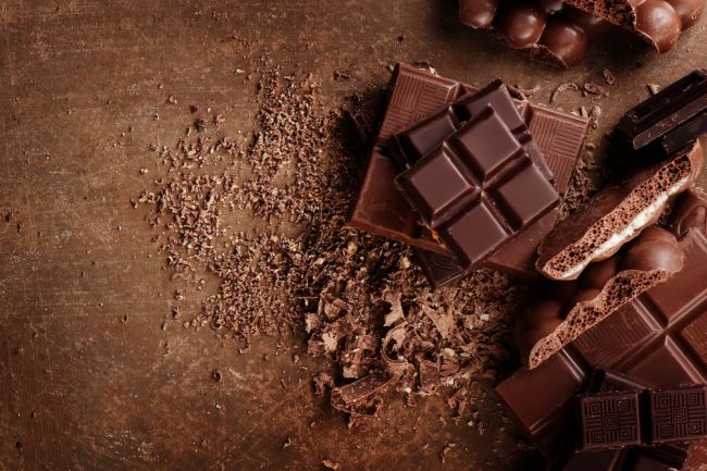 Známeho výrobcu čokolády zažalovali kvôli kovu v tmavej čokoláde. Žiadajú odškodné 5 mil. dolárov