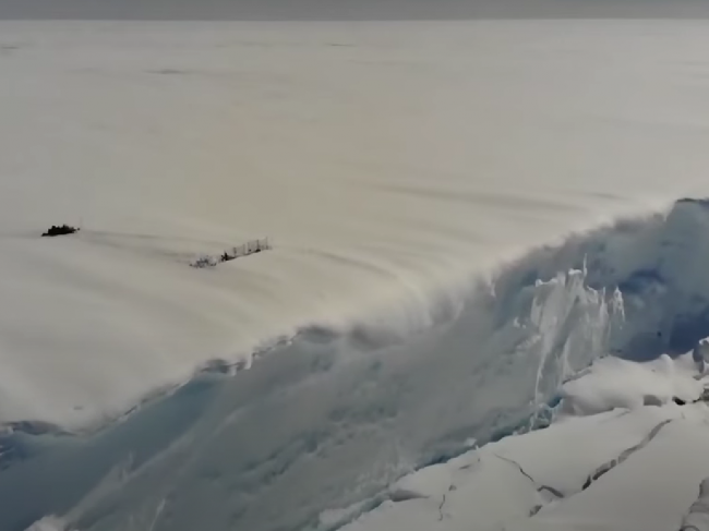 Video: Obrovský ľadovec sa odtrhol od antarktického ľadovca. Je veľký ako Londýn