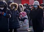 V Číne naďalej zadržiavajú desiatky účastníkov proticovidových protestov