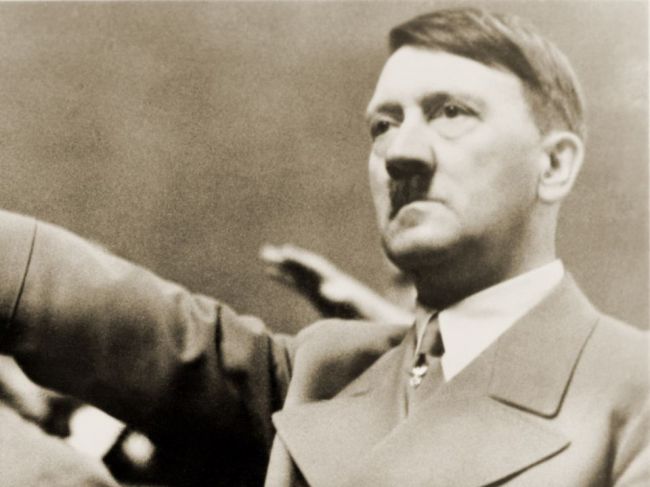 9 vecí, ktoré ste o Hitlerovi nevedeli: Rád sa fotil, utrácal či miloval filmy od Disneyho