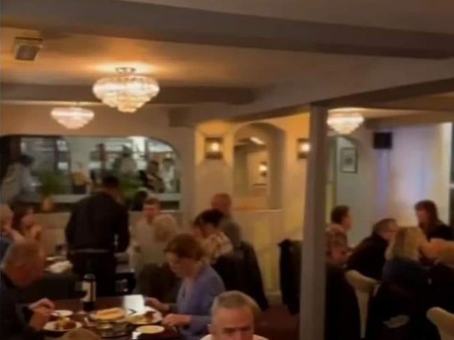 Video: Ženu šokovali zábery z reštaurácie. Zbadala tam svojho mŕtveho muža