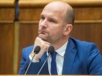 Grendelovi sa septembrový termín volieb nezdá rozumný, aj tak zaň zahlasuje