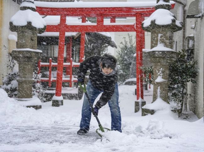 Lavína v Japonsku si vyžiadala dva životy, zahynul aj americký lyžiar