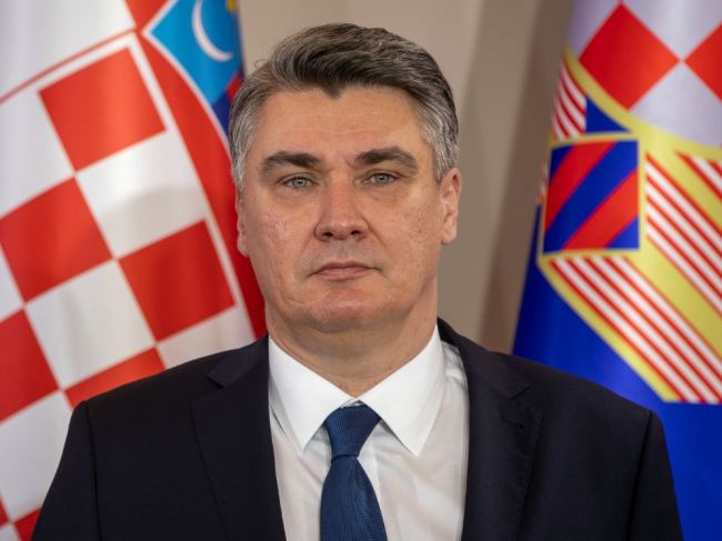 Chorvátsky prezident skritizoval Západ za sľúbené dodávky tankov na Ukrajinu