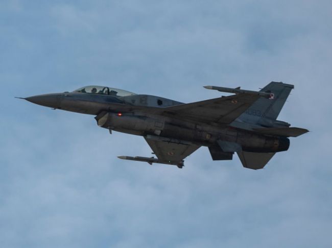 Jermak tvrdí, že Poľsko je naklonené možnému dodaniu stíhačiek F-16 na Ukrajinu