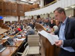 Poslanci neschválili program schôdze, popoludní bude mimoriadne rokovanie