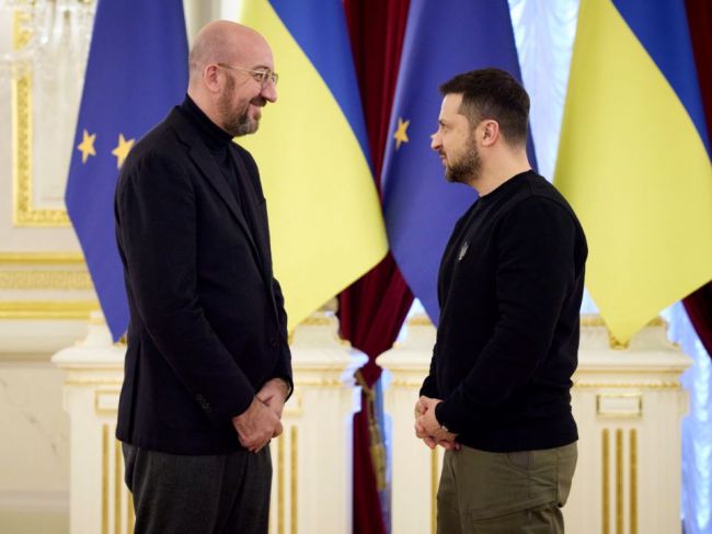 Zelenskyj vyjadril odhodlanie vstúpiť do EÚ, Michel integráciu podporil