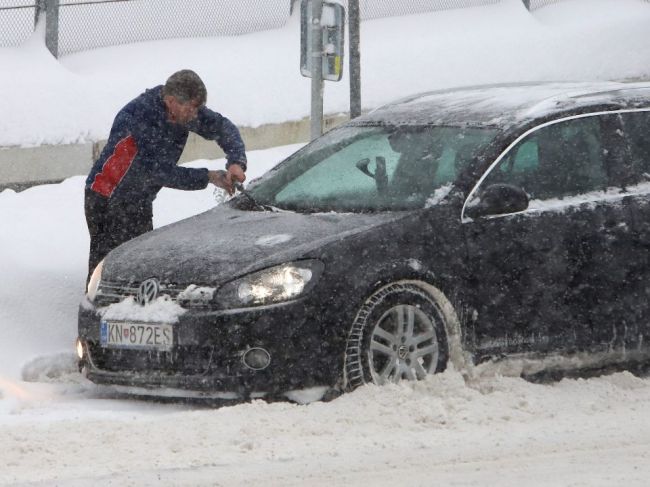 Varovanie pre občanov na severe Žilinského kraja: Cestujte len v súrnych prípadoch, odkazujú úrady