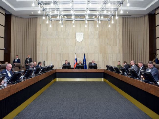 Vláda sa bude zaoberať návrhom poštovej politiky i žiadosťou o investičnú pomoc